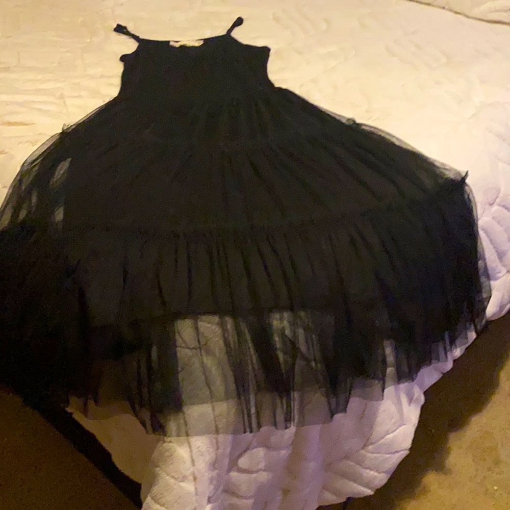 Selling beautiful M size black slip great condition .